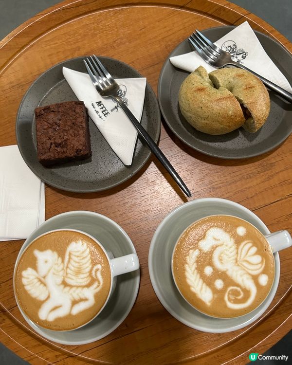 假日來到鰂魚涌一間cafe 有台灣漫活氣息 ,小店新搬到海光...