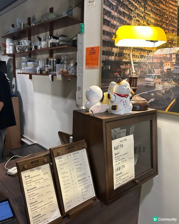 假日來到鰂魚涌一間cafe 有台灣漫活氣息 ,小店新搬到海光...