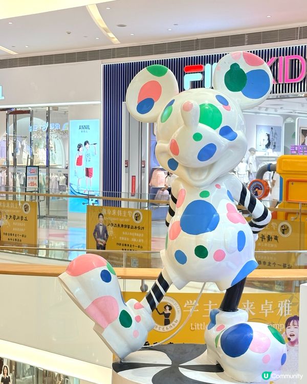 深圳最完善的親子商場，標誌性的紅色玻璃盒外型