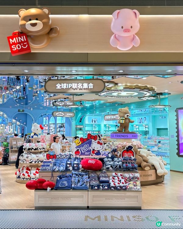 深圳最完善的親子商場，標誌性的紅色玻璃盒外型