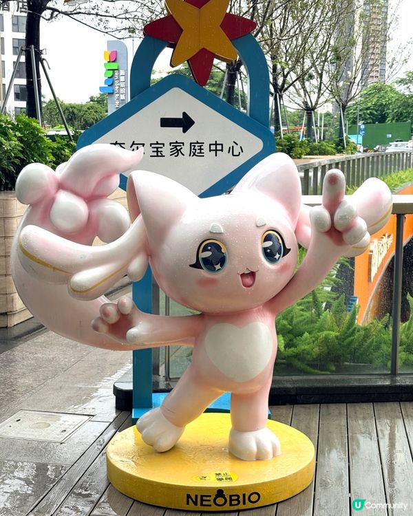 深圳最完善的親子商場，標誌性的紅色玻璃盒外型
