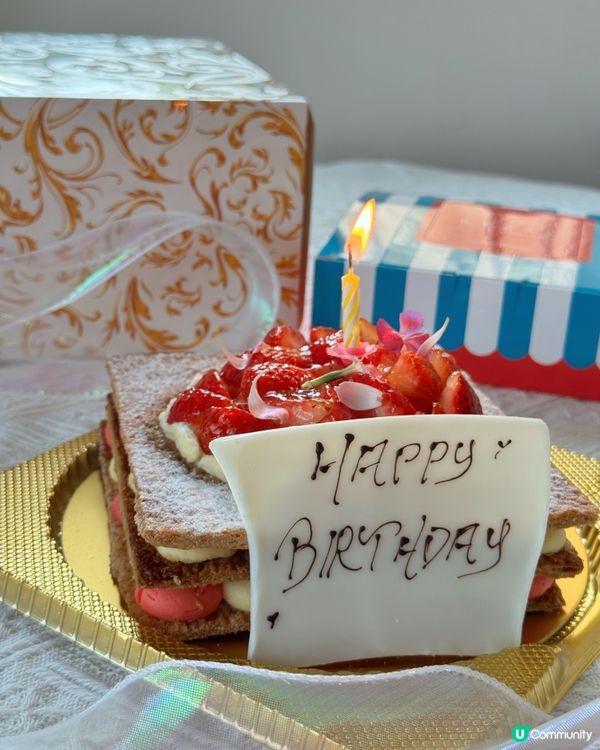 酒店士多啤梨拿破崙蛋糕🎂