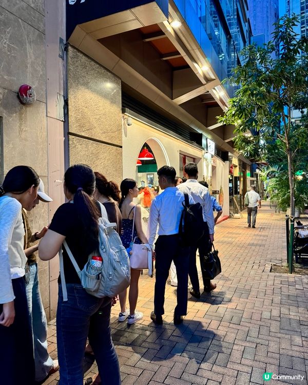 尖沙咀兩草排長龍小店 價錢親民味道好吃
