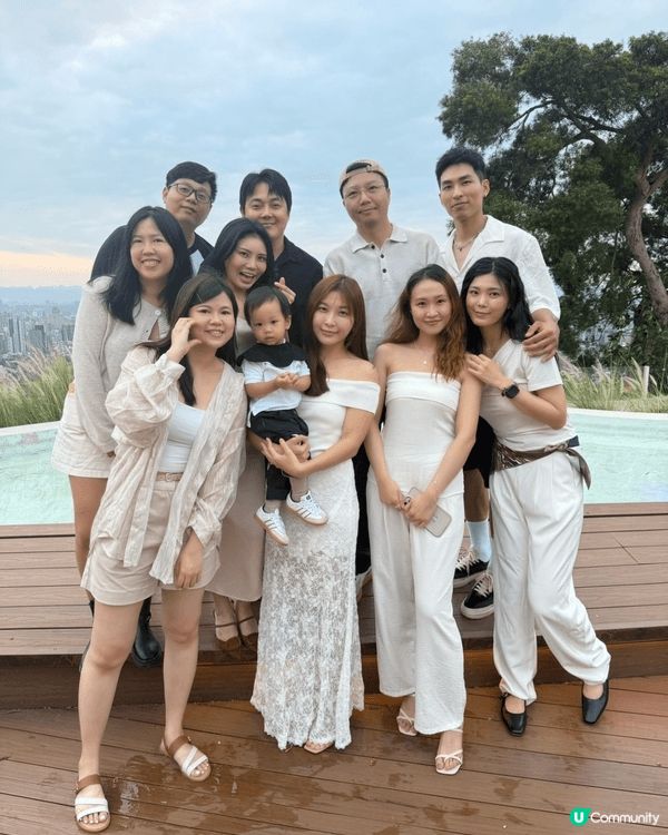 今年夏天在台灣參加好朋友的婚禮，吃了很多美食，看了很多美景，...