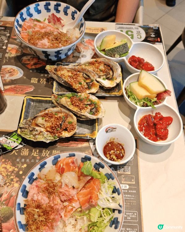 夏日食呢款海鮮丼定食配生蠔最啱不過，色彩繽紛又清新，三文魚、...
