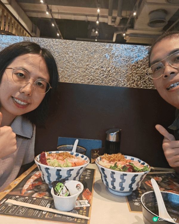 夏日食呢款海鮮丼定食配生蠔最啱不過，色彩繽紛又清新，三文魚、...
