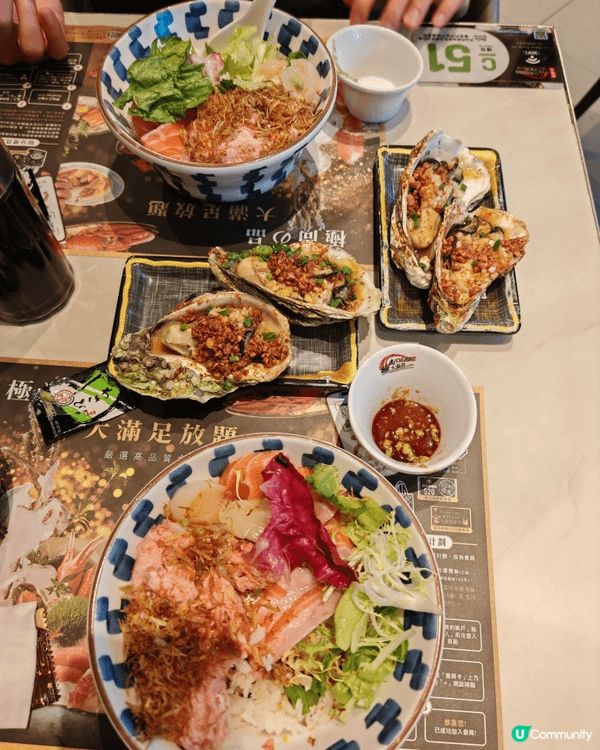 夏日食呢款海鮮丼定食配生蠔最啱不過，色彩繽紛又清新，三文魚、...