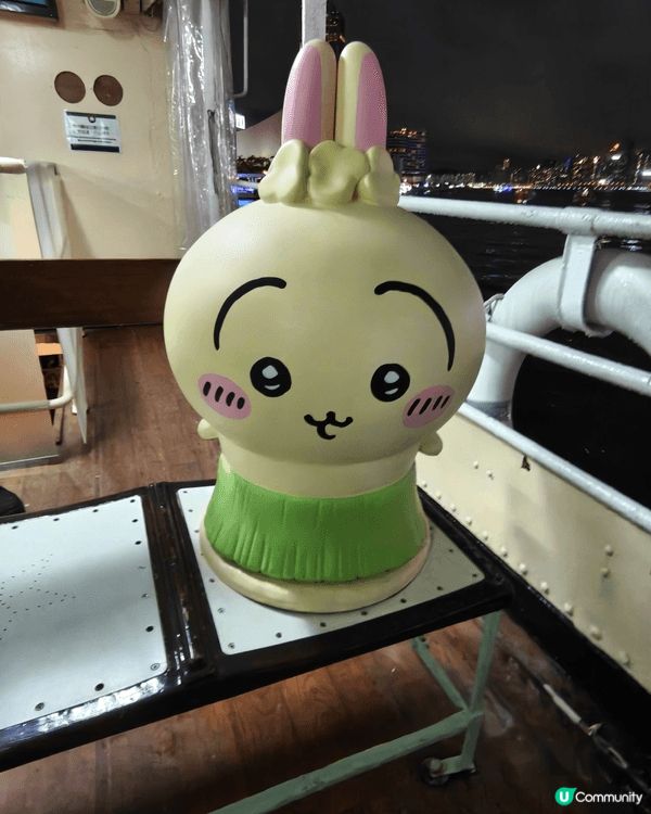 Chiikawa在天星小輪上，坐落不同位置，萌到不行，我真的...