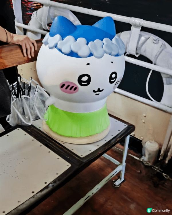Chiikawa在天星小輪上，坐落不同位置，萌到不行，我真的...