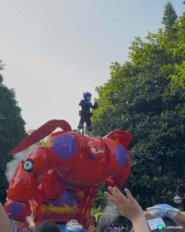 迪士尼巡遊嗰陣，花車閃到爆，Dance party氛圍連大人...