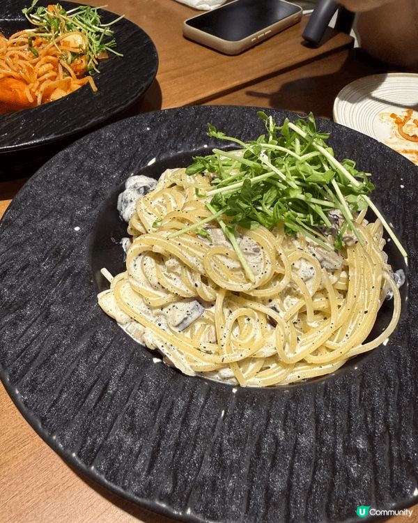 這3張相片分別是在觀塘區一間的餐廳名叫Four O Five...