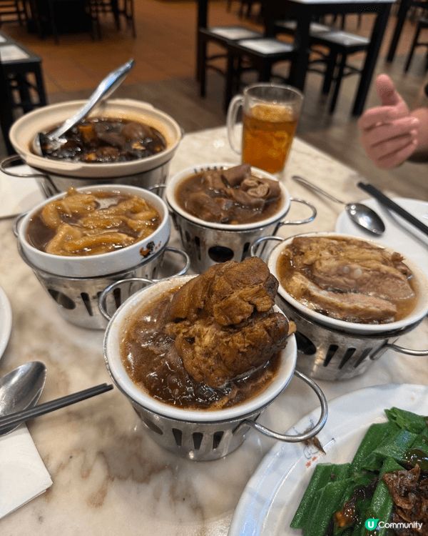 之前去咗馬來西亞吉隆坡玩, 呢啲係當地夜市嘅食物, 係當地朋...