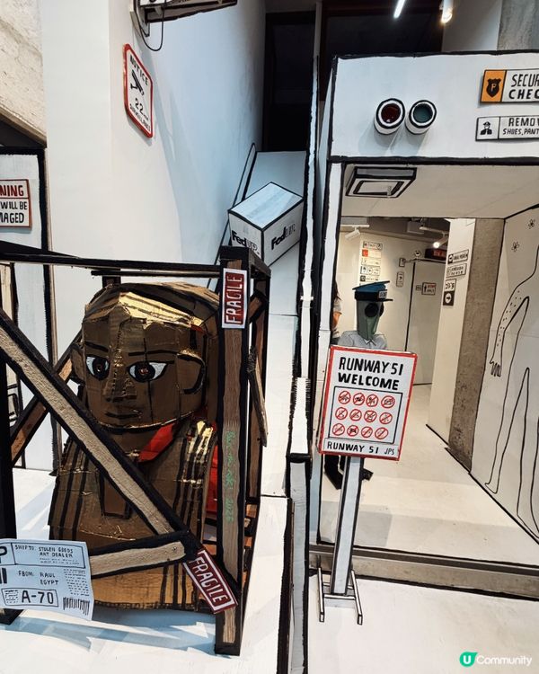 這個展也太古怪了吧！📦👽 1:1紙皮機場限時開箱