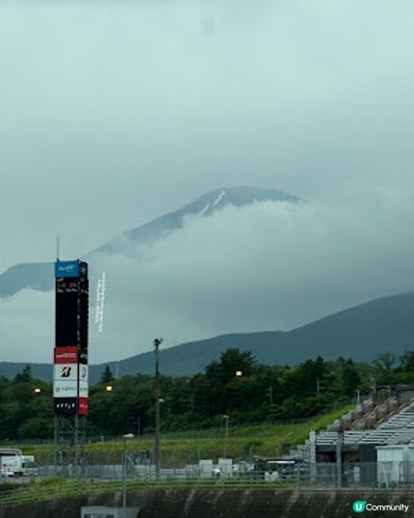 【2026 東京8天遊】富士賽車園區半日遊 ♥ 親臨富士山腳下的世界級賽車場 Fuji SpeedWay。參觀富士賽車博物館。到觀景餐廳邊觀賞賽車邊嘆午餐