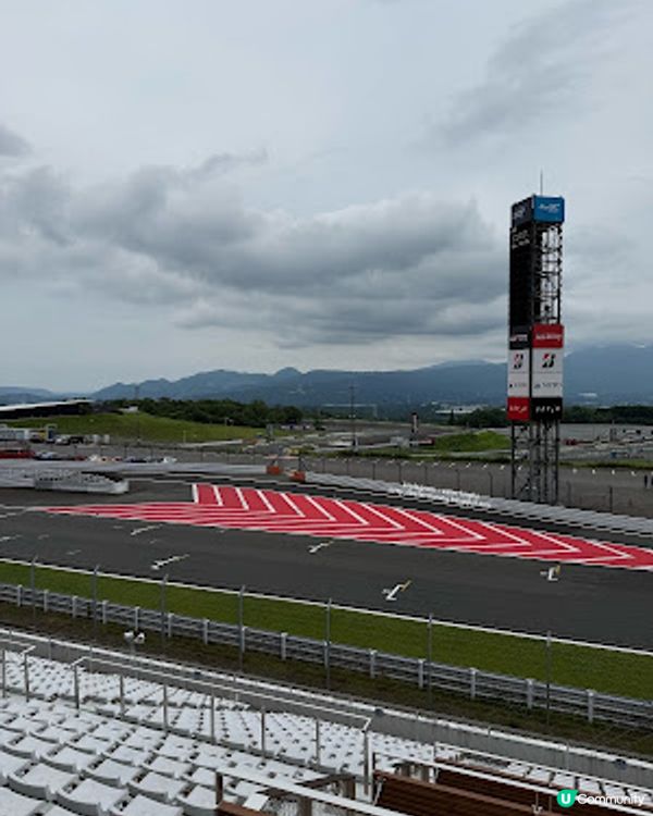 【2026 東京8天遊】富士賽車園區半日遊 ♥ 親臨富士山腳下的世界級賽車場 Fuji SpeedWay。參觀富士賽車博物館。到觀景餐廳邊觀賞賽車邊嘆午餐