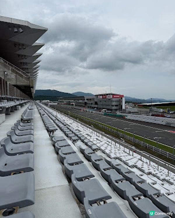 【2026 東京8天遊】富士賽車園區半日遊 ♥ 親臨富士山腳下的世界級賽車場 Fuji SpeedWay。參觀富士賽車博物館。到觀景餐廳邊觀賞賽車邊嘆午餐