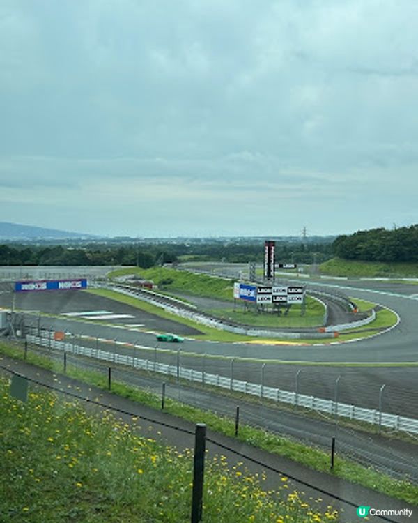 【2026 東京8天遊】富士賽車園區半日遊 ♥ 親臨富士山腳下的世界級賽車場 Fuji SpeedWay。參觀富士賽車博物館。到觀景餐廳邊觀賞賽車邊嘆午餐
