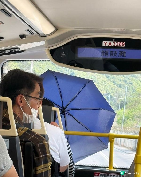 今日嘅太陽曬到喺架巴士度擔遮🤔🤔
