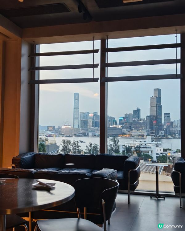 超值二人餐，邊聽Live Band邊看維港夕陽🌇