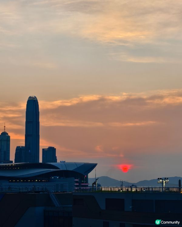 超值二人餐，邊聽Live Band邊看維港夕陽🌇