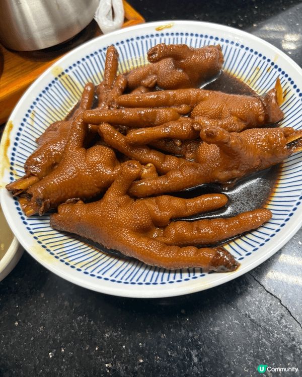 這個假期去了澳門旅遊，吃了很出名的六記水蟹粥和鯪魚球，非常好...