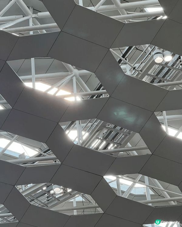 深圳寶安機場T3的「蜂巢天花」是必打卡的建築藝術。由意大利福...