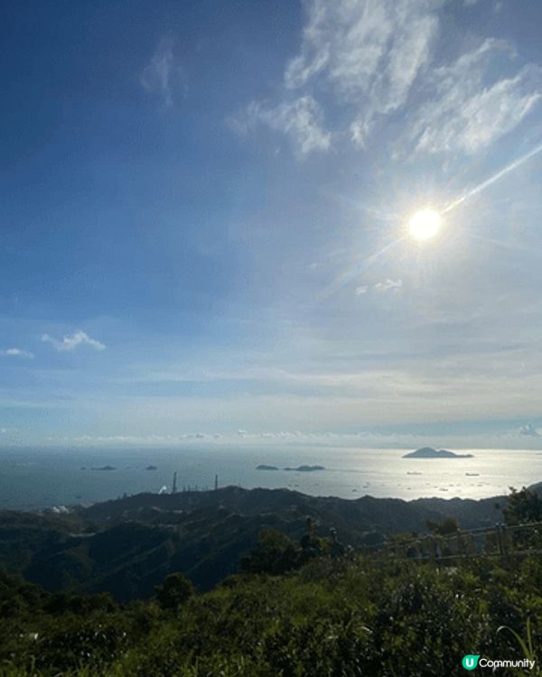 假日好天氣就出門,到郊外吸收清新空氣,曬太陽享受日光浴,出身...