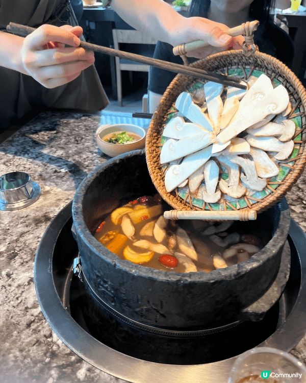 上星期去左深圳滑雪，第一次學滑單板，好有趣，好好玩，仲食左好...
