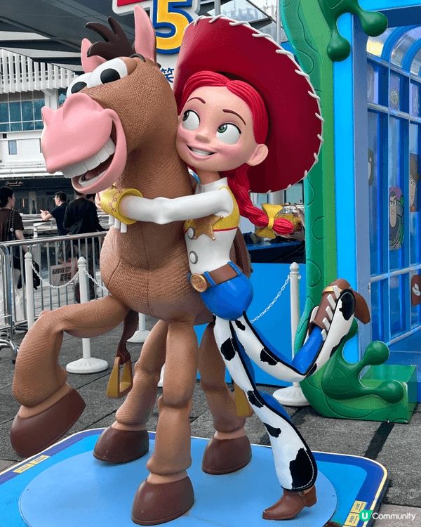 這是在海港城外圍影的，一直好喜歡toy story 的電影，...