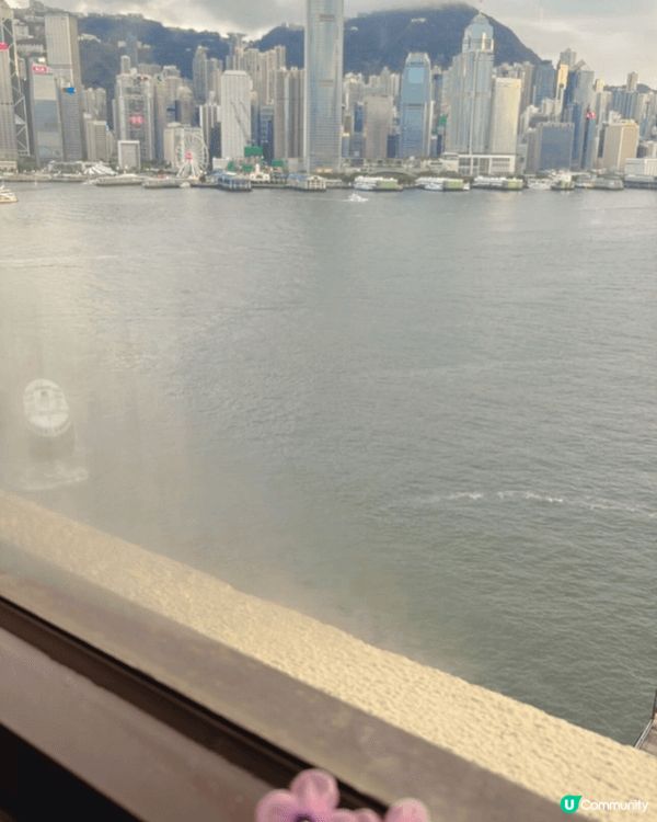 「香港真的很美」，藍天白雲，穿上可愛活力的衣服感受香港大自然...