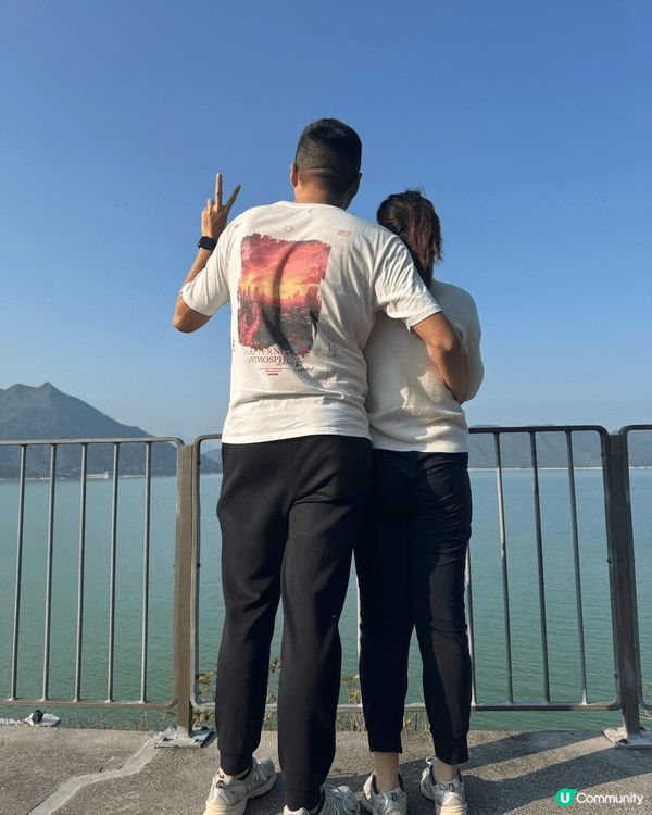 「香港真的很美」，藍天白雲，穿上可愛活力的衣服感受香港大自然...
