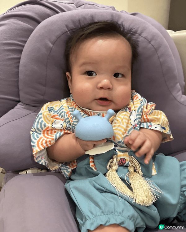 呢個係韓國品牌出嘅一個嬰兒牙膠，佢好用嘅原因係BB隻手啱啱好...