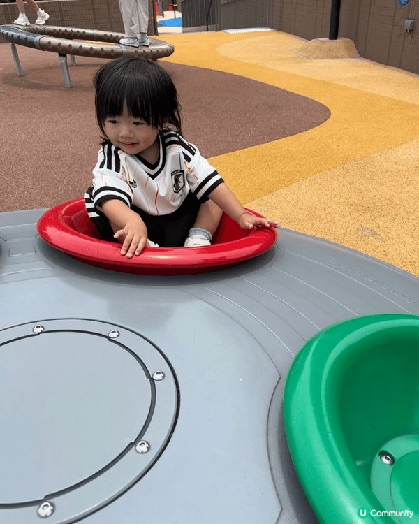 新城市廣場（第一期）五樓戶外平台恐龍公園，佔地3.5萬平方呎...