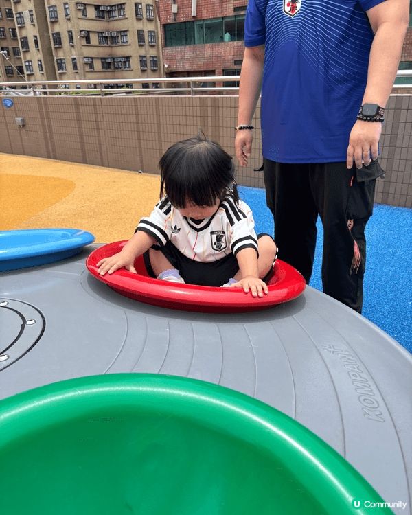 新城市廣場（第一期）五樓戶外平台恐龍公園，佔地3.5萬平方呎...
