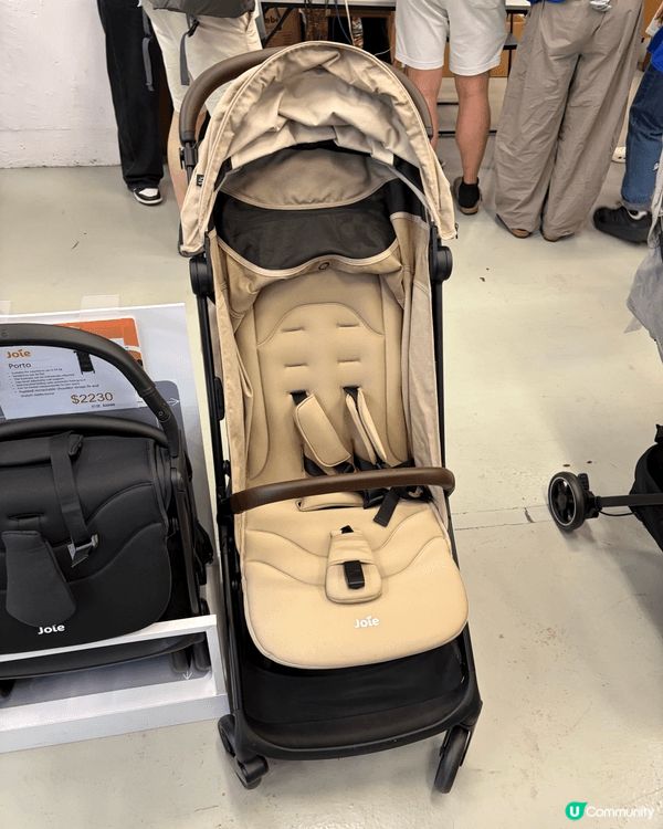 有小朋友家庭既必須品。嬰兒車方便出入同攜帶小朋友出街必備品。...