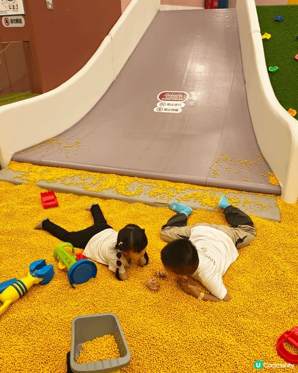暑假真係冇辦法，係香港好悶但小朋友落公園又好熱去商場又冇乜嘢...