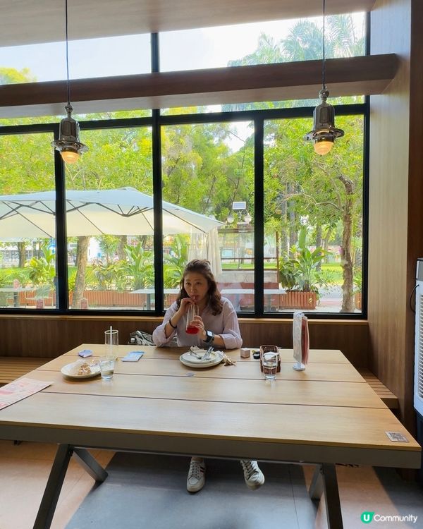 市區中的公園cafe