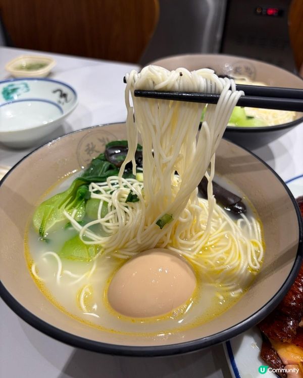 去觀塘工廈搵食,都俾我搵到驚喜｡係主打食豉油雞嘅｢秋意｣,豉...