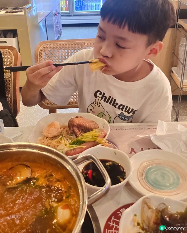 自助美食、雞煲燒烤及火鍋任食放題