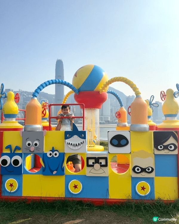 去尖沙咀海港城同toys story人物影相，仲有好大個巴斯...