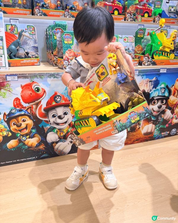 去尖沙咀海港城同toys story人物影相，仲有好大個巴斯...