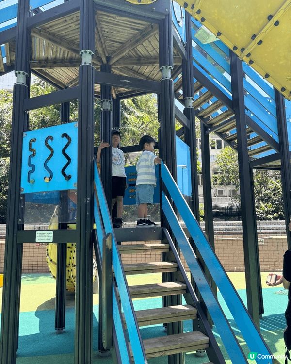 放暑假一定要去公園玩，就算34度嘅高溫都要去公園玩🤣另外中央...