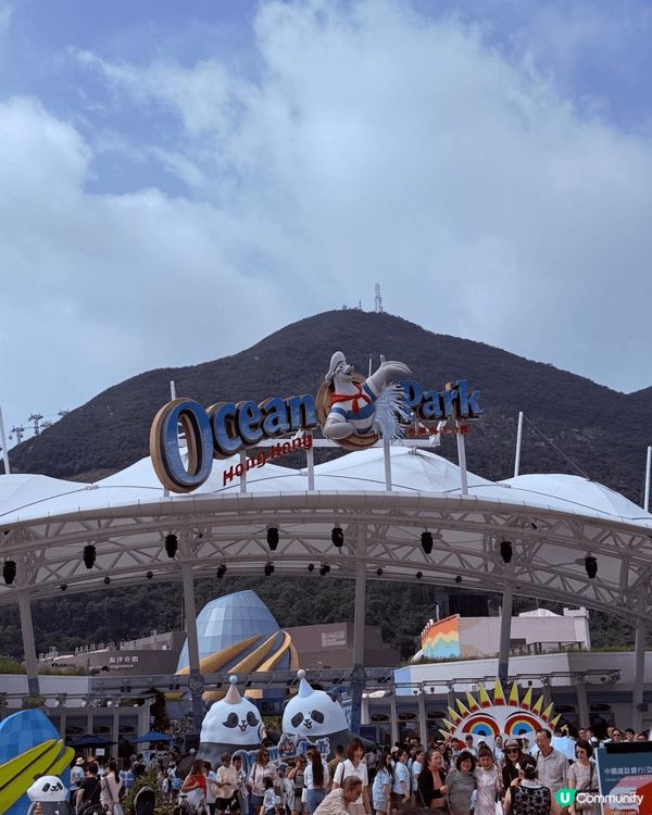 香港海洋公園，係大小朋友都鐘意嘅樂園。有可愛大熊貓，同各種海...