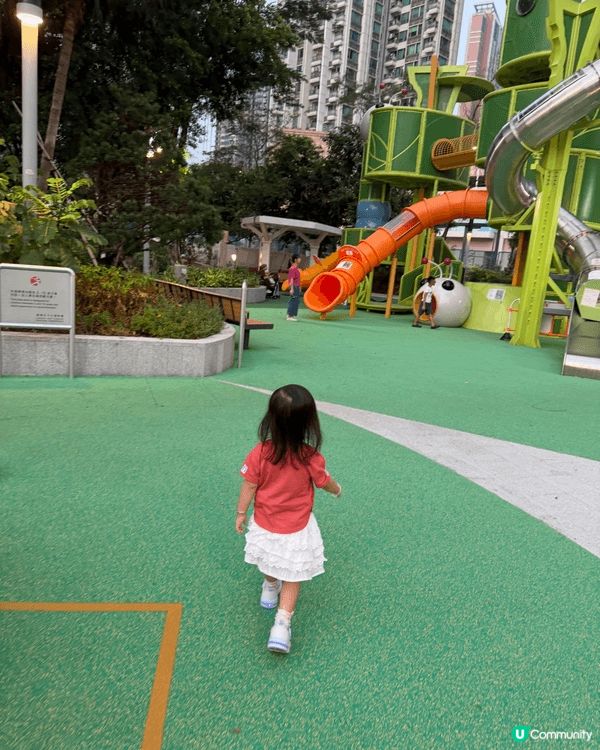 各位街坊，久等啦！荃灣海濱公園呢個「放電宇宙」終於升級重開，...