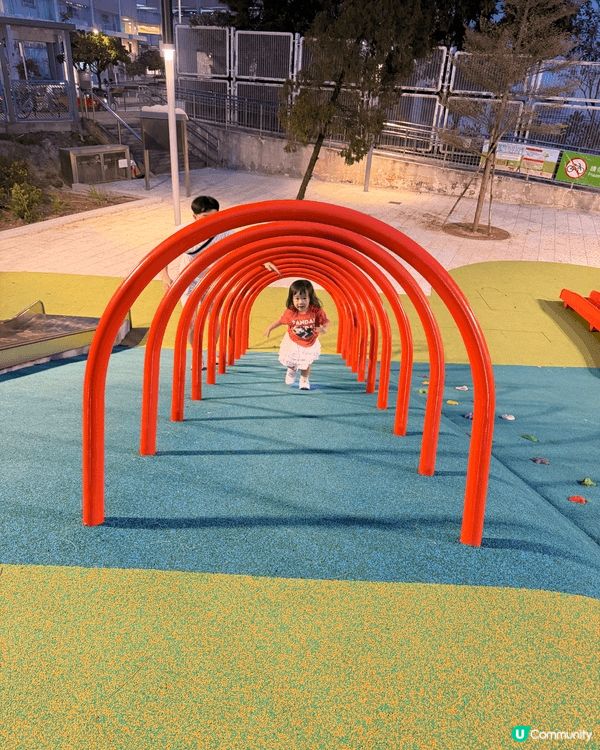各位街坊，久等啦！荃灣海濱公園呢個「放電宇宙」終於升級重開，...