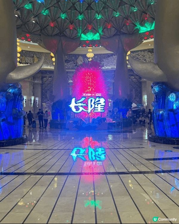 我推薦的地方有兩個，第一是海洋公園，因為在海洋公園有包括海，...