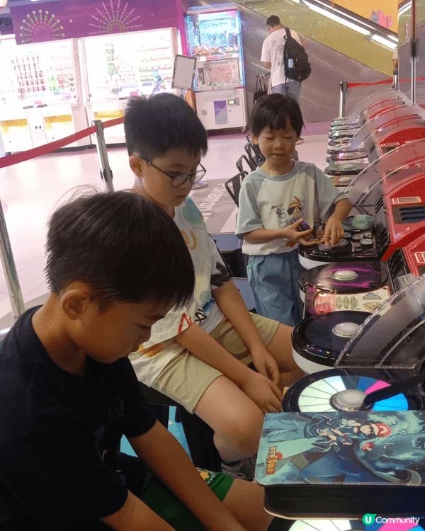 一定係冒險樂園 因為依家愈來愈多分店 又可以一齊玩 玩之餘又...