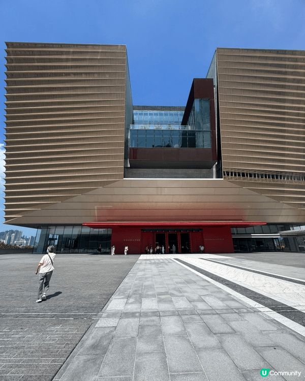 香港故宮文化博物館，有不同展品，可感受歷史頂層海景很美，很適...