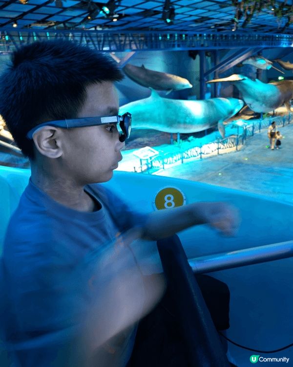 珠海長隆飛船樂園是全球最大的全室內主題樂園。外觀如巨型太空船...