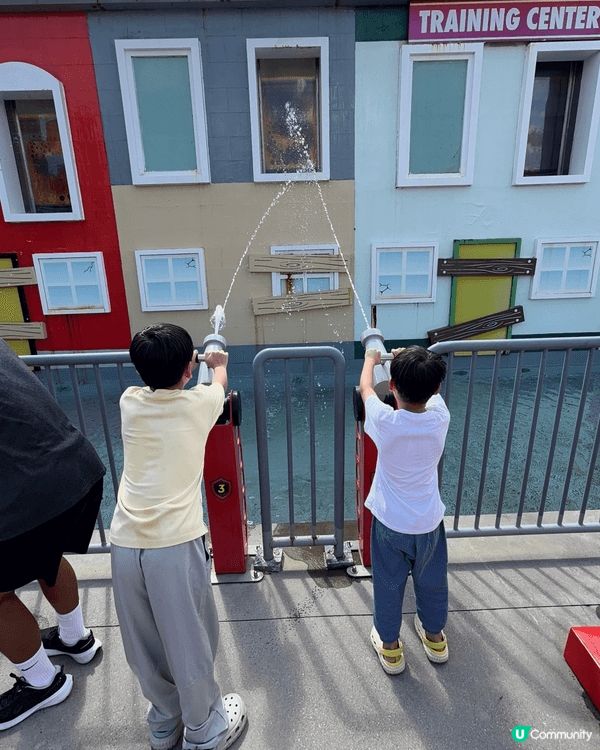 韓國的樂高樂園適合不太敢玩刺激設施的寶貝們，而且人不多不用大...